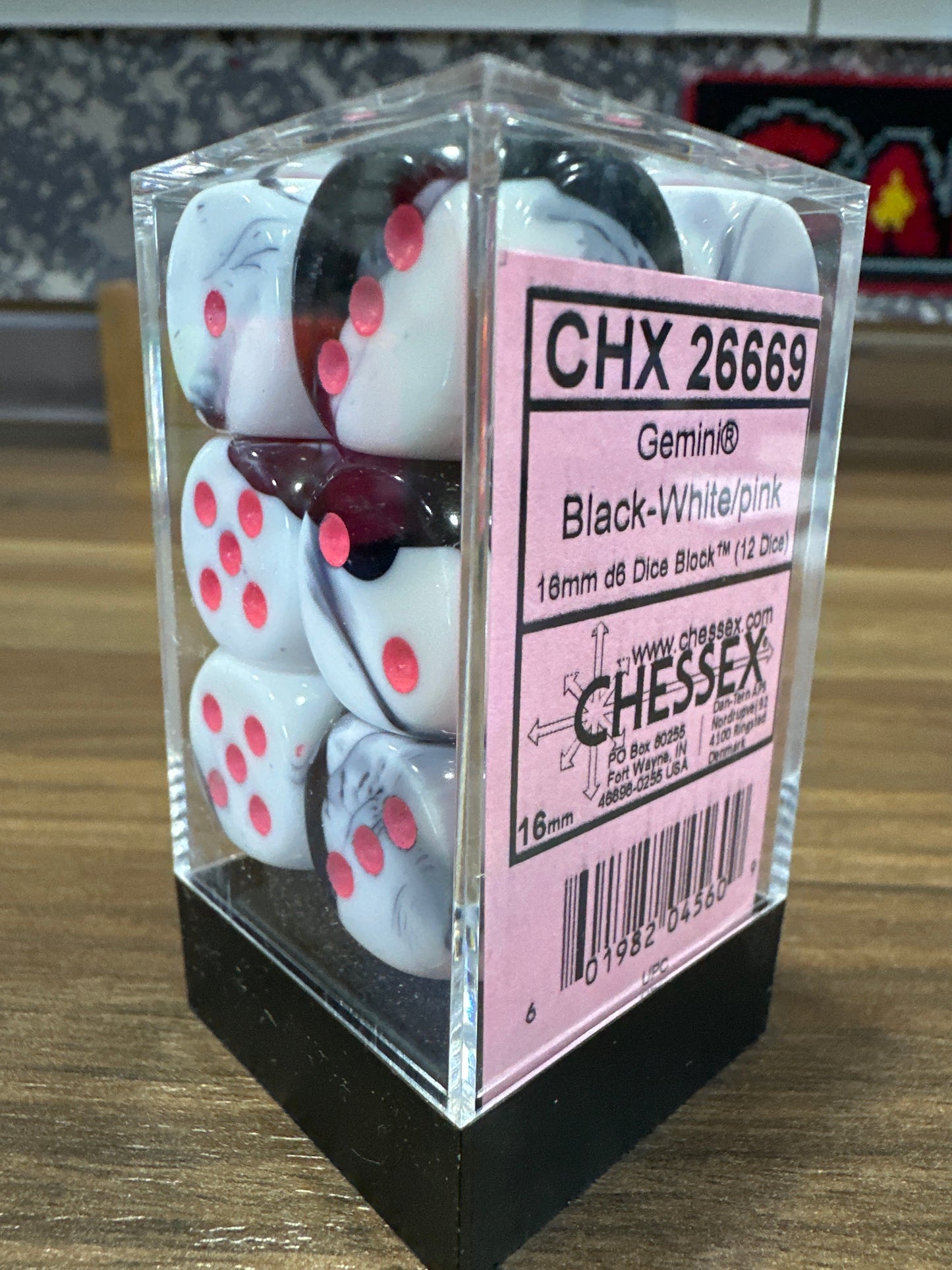 Gemini Black-White /Pink 16mm D6 (12Dice)