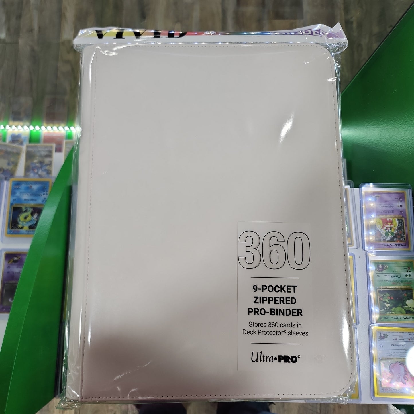 Ultra pro vivid pro 9 pocket binder white